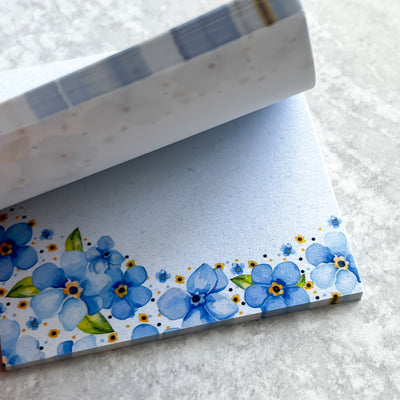 Write your daily notes on the colorful Forget-Me-Not floral sheets. These little notepads pair well with our Simpliday Paper notebooks and other stationery products.