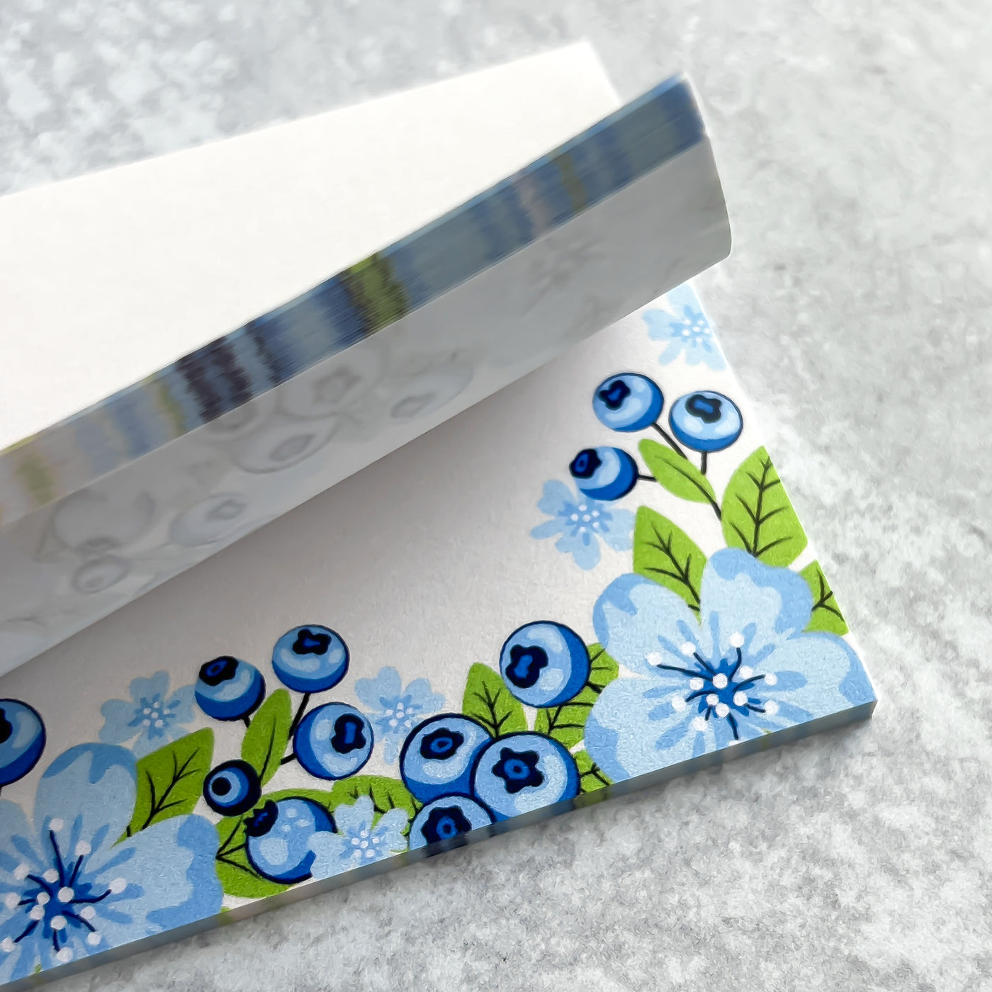 Write your daily notes on the colorful Garden Blueberries sheets. These little notepads pair well with our Simpliday Paper notebooks and other stationery products.