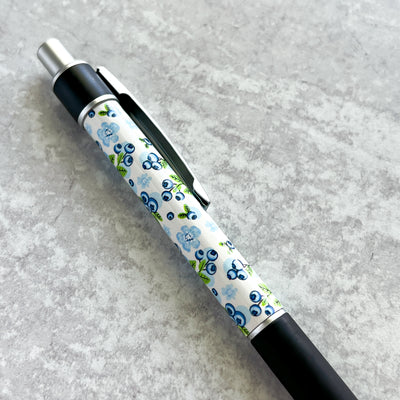 Our beautiful Garden Blueberries Pen is the perfect companion for your Simpliday Paper notebooks and notepads and a staple for your desk or purse. This premium ballpoint pen features Simpliday Paper artwork that wraps entirely around the pen.&nbsp;